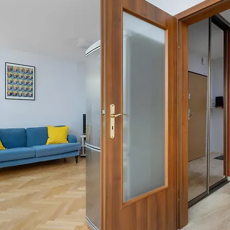 Kazimierza Wielkiego 2-bedroom With Parking By Renters *