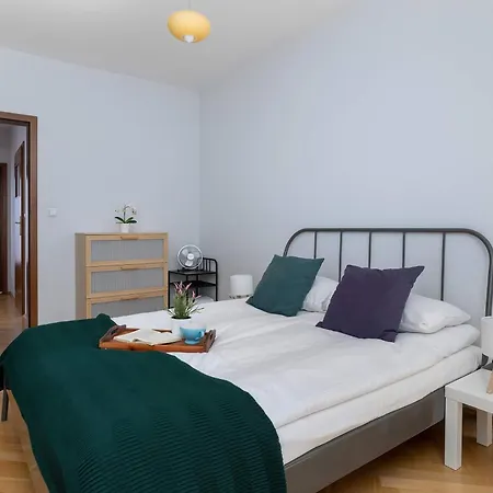 Kazimierza Wielkiego 2-bedroom With Parking By Renters *