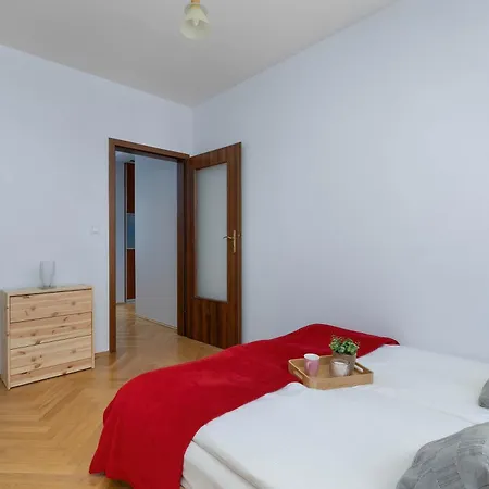 Kazimierza Wielkiego 2-bedroom With Parking By Renters *