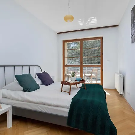 Kazimierza Wielkiego 2-bedroom With Parking By Renters