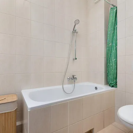 Kazimierza Wielkiego 2-bedroom With Parking By Renters *